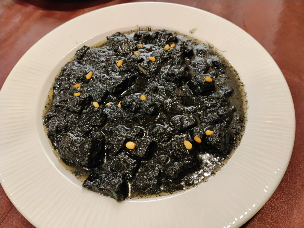 Seiche dans son encre